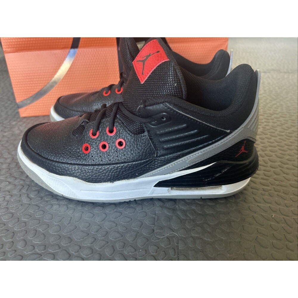 Air Jordan Max Aura 5.5 Y  BasketBall Shoes DZ4352-061 Black White Red Grey